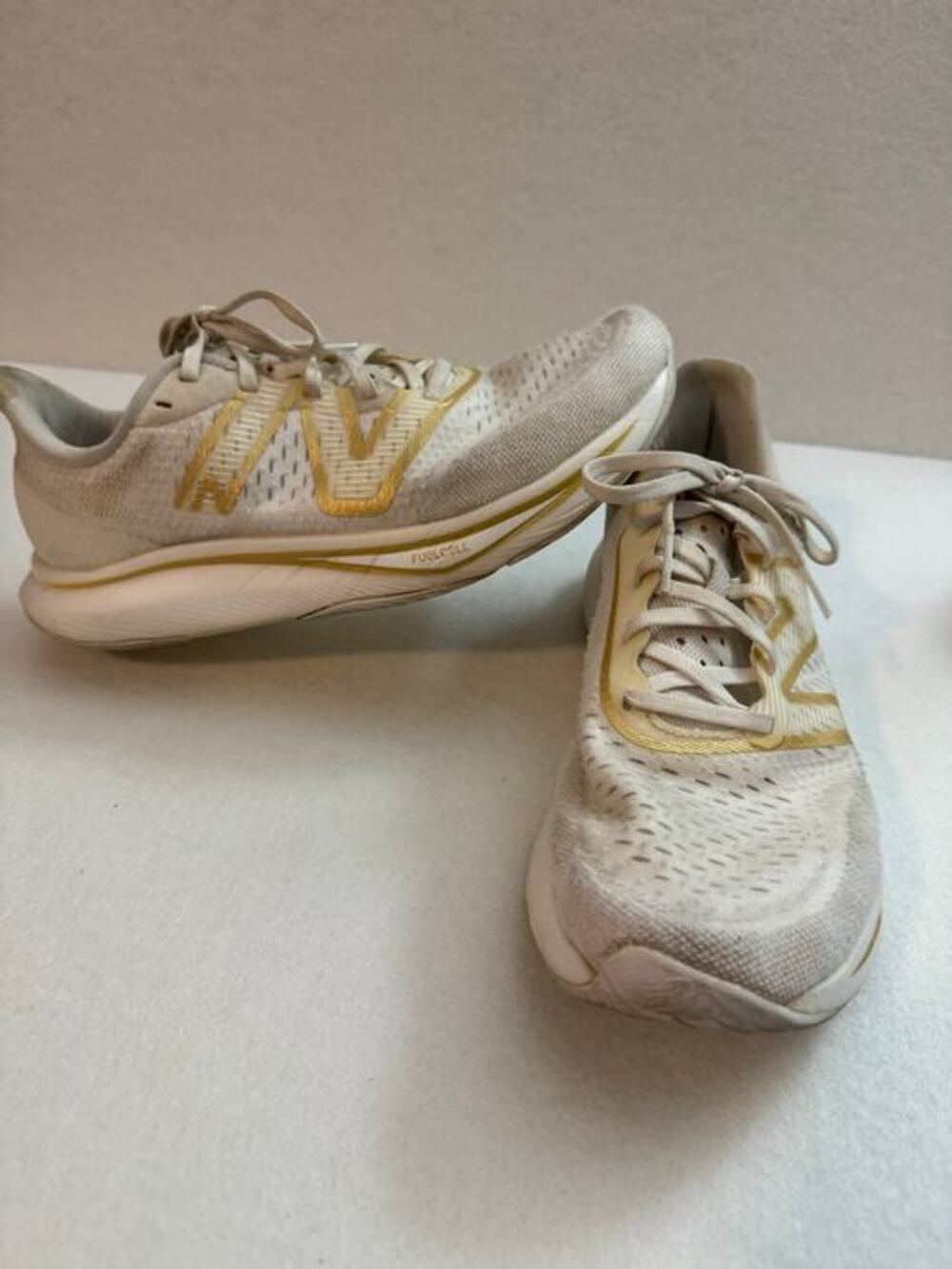New Balance Women's FuelCell Rebel V3 WFCXMW3 Running Shoes White Gold 10 EU41.5